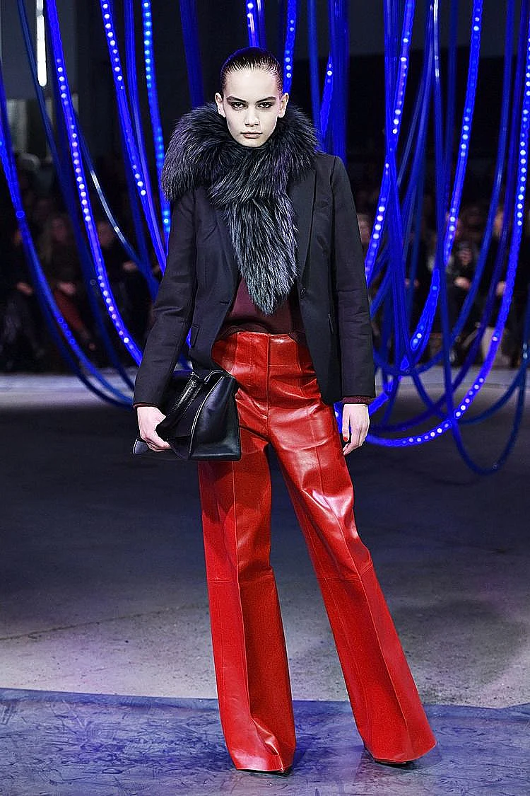 גם פרווה וגם צבע אדום