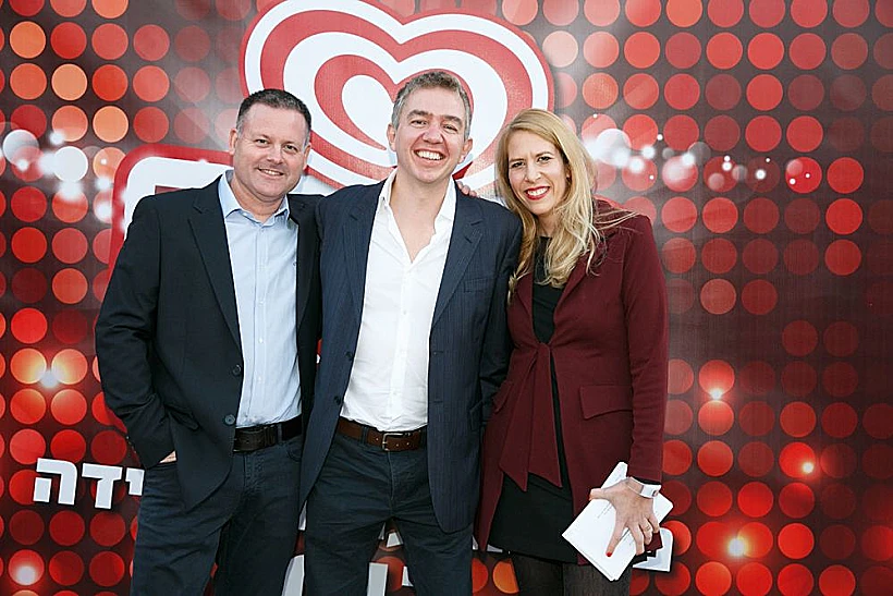 לורה קרן, ג'יימס סטנפורד וחנוך לופו