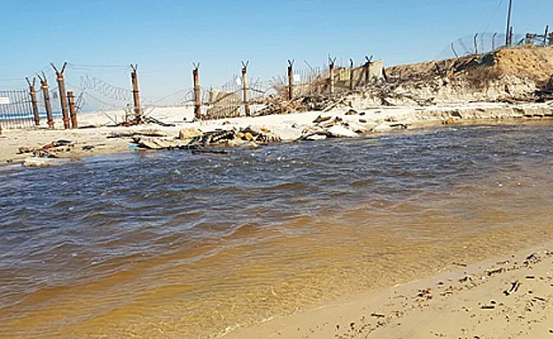 ''פשע לאור היום'', חוף פלמחים המזוהם