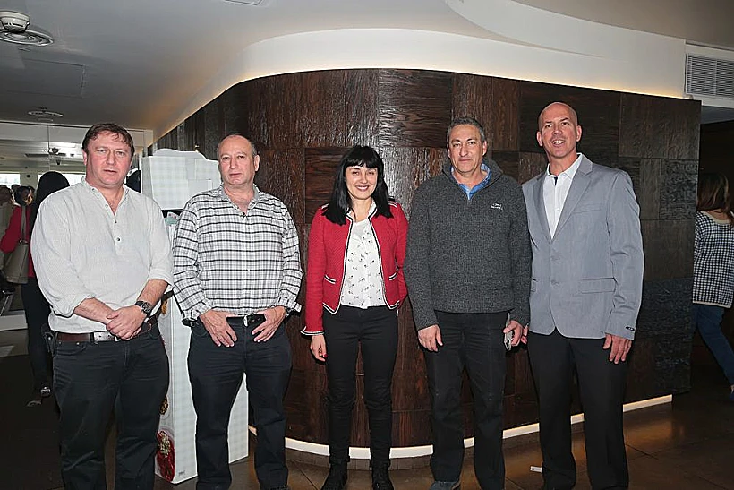 ננה שרייר עם בכירי מיה