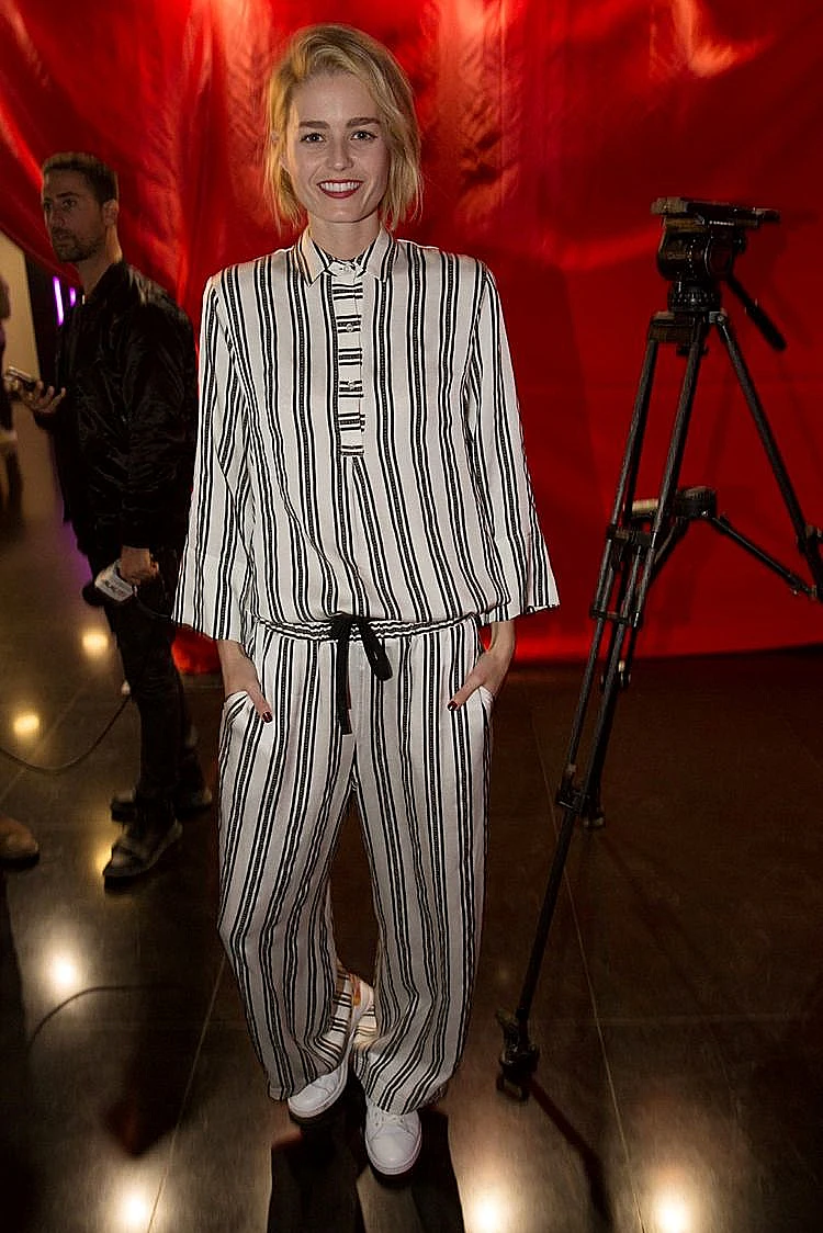 אוהבת פסים. שביט ויזל