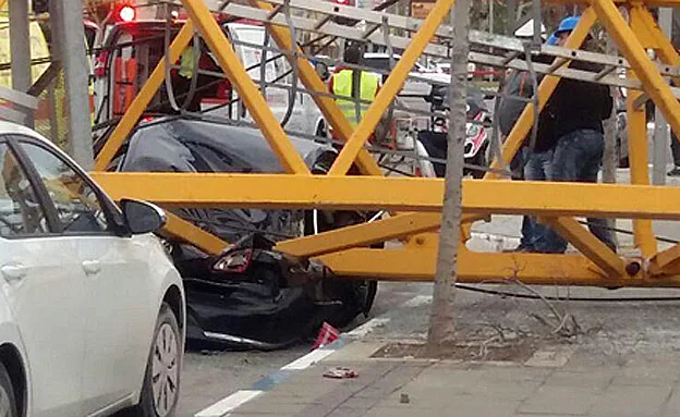 מפעיל המנוף נלכד. בת ים (בת-ים און ליין)