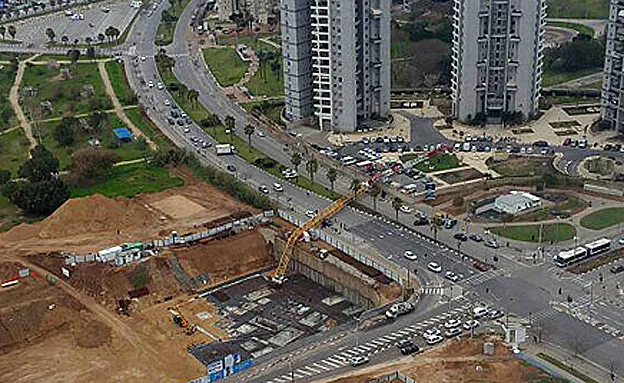 אתר הבנייה בו קרס המנוף (דוברות כיבוי אש)