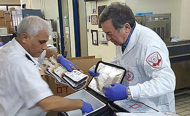 ההכנות להטסת מנות הדם. מד''א