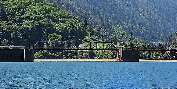 סכר בקליפורניה