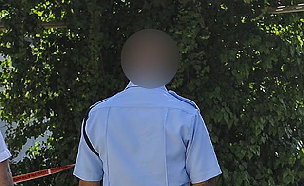 שוטר מאחורה