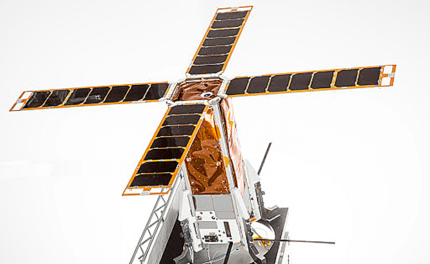 לוויין בגודל של קרטון חלב