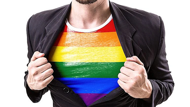 הפיכת הנטייה המינית לדיון שאסור לנהל, מעבירה, לדעתי, מסר קשה ואכזרי יותר מכל רב גזען והומופוב