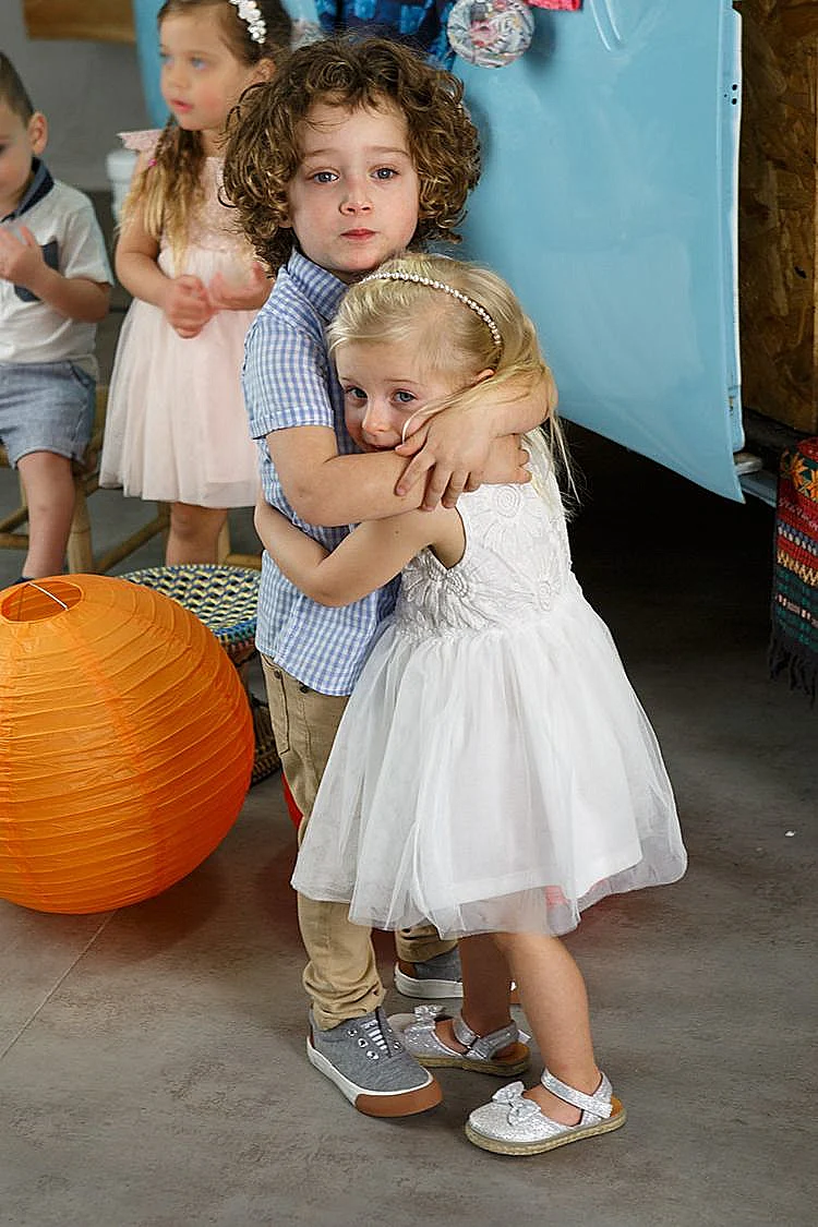 כבר מתחבב על הבנות