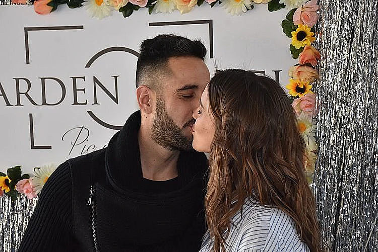 אין כמו נשיקה מהבעל