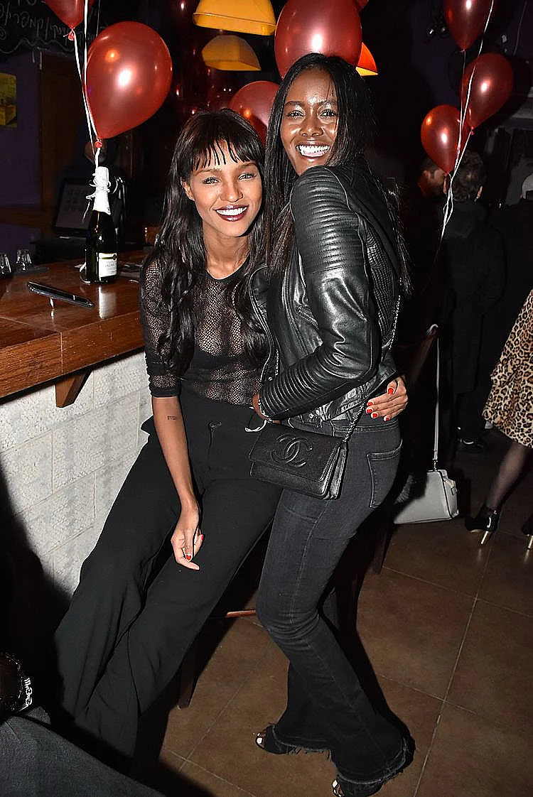 חברות. טהוניה וטיטי