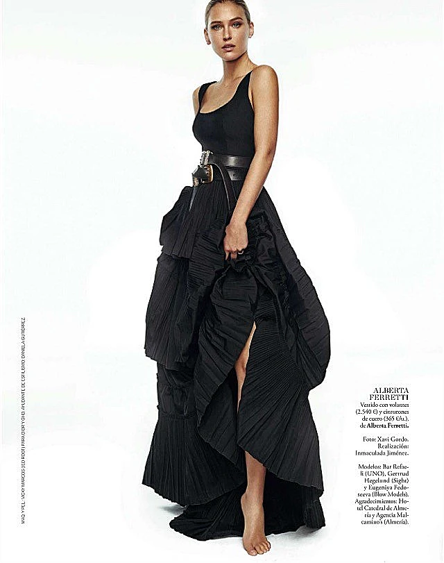 Elle Spain By Xavi Gord