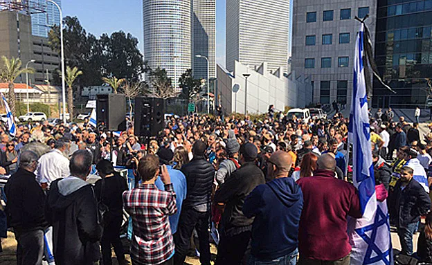 המחאה מחוץ לבית המשפט