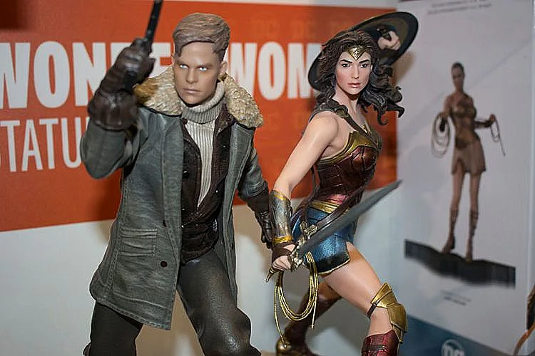 והיא לא לבד...