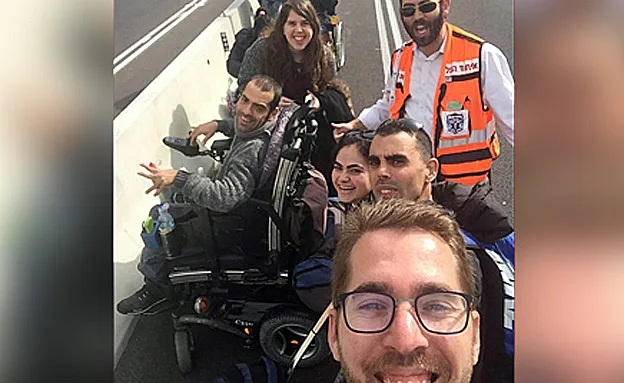 הנוסעים שפונו מהרכב