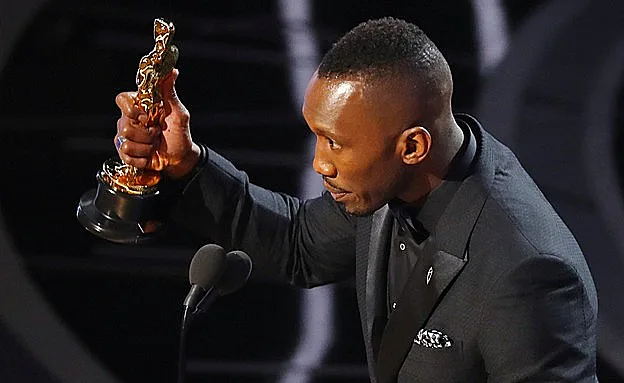 עלי, הזוכה המוסלמי הראשון בפרס