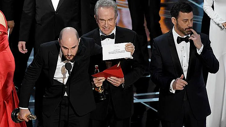מבוכה על הבמה. גם לטקס היוקרתי בעולם זה קורה