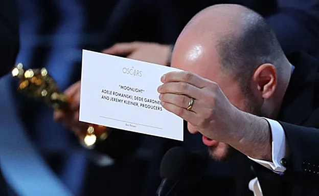 הורוביץ מראה את הפתק הנכון