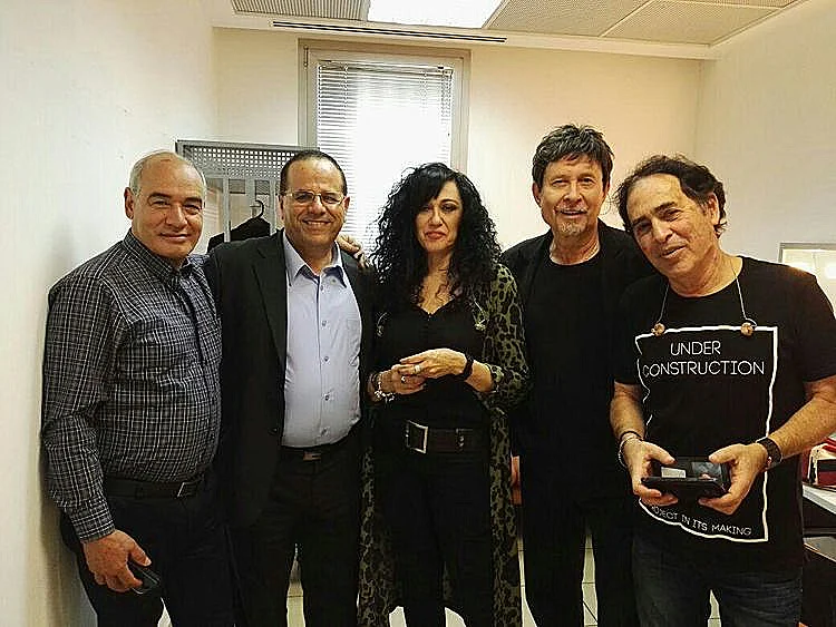 השר איוב קרא והכל עובר חביבי