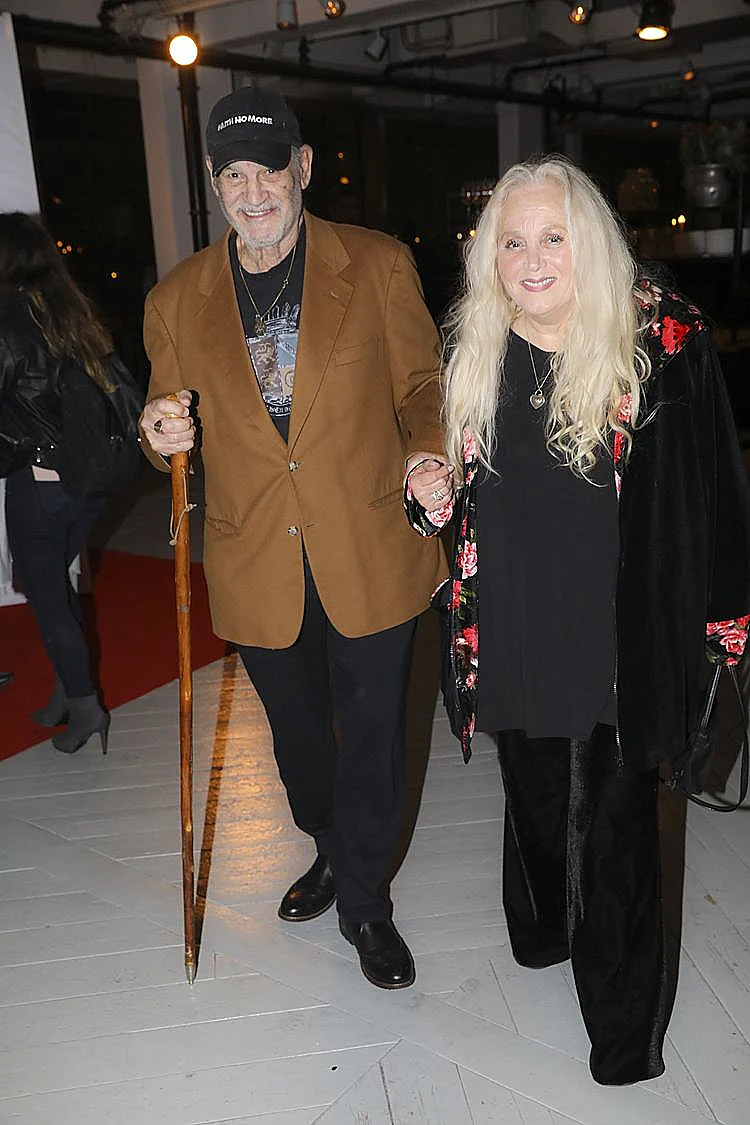 תמיד עושה כבוד. מירי אלוני ושמואל אומני