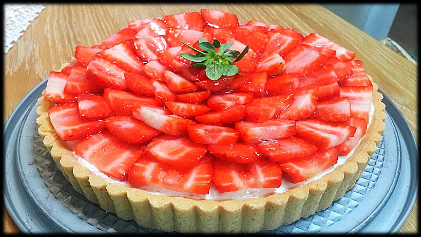 עוגת גבינה קרה עם תותים