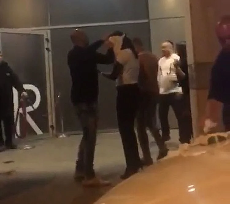 טהוניה רובל מקבלת טיפול