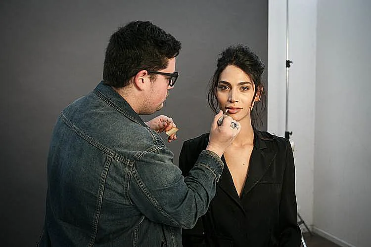 כבר מתחילים. יונה פעמונה בעבודה