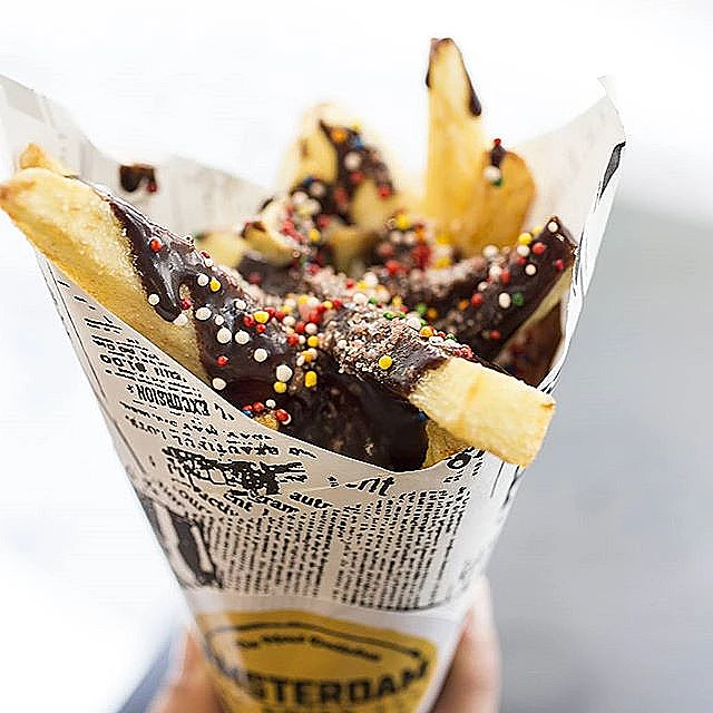 אוכל רחוב צ'יפס הולנדי אמסטרדם פרייז