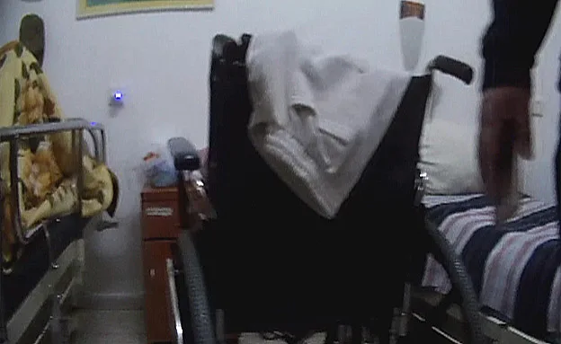 מטפל ואחות בכל מחלקה