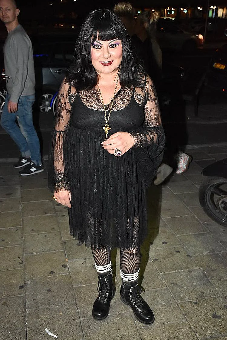 מורטישה אדמס - חנה לסלאו