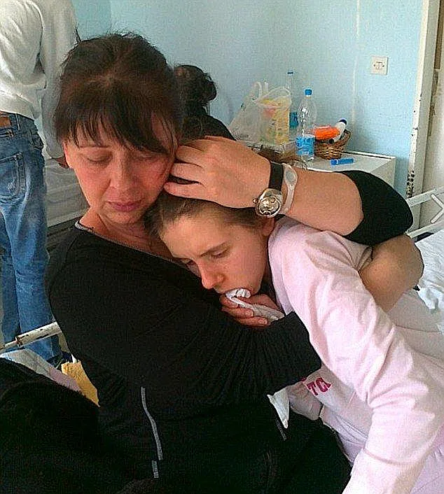 דניאלה ואמה לאחר ההתעוררות המפתיעה