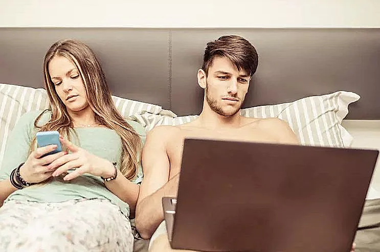 אין להסס לדבר עם המתבגרים על אוננות, יחסי מין ואמצעי מניעה.