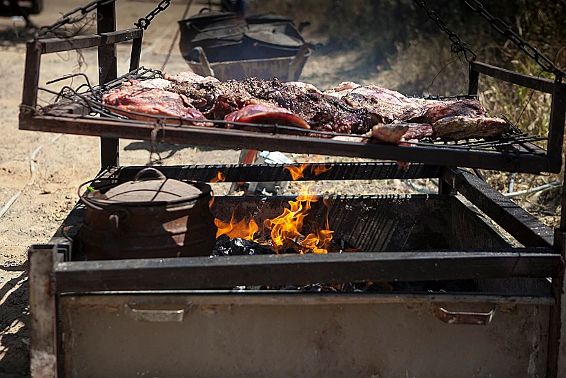 400 קילו בשר, בקטנה. קרקס על גחלים