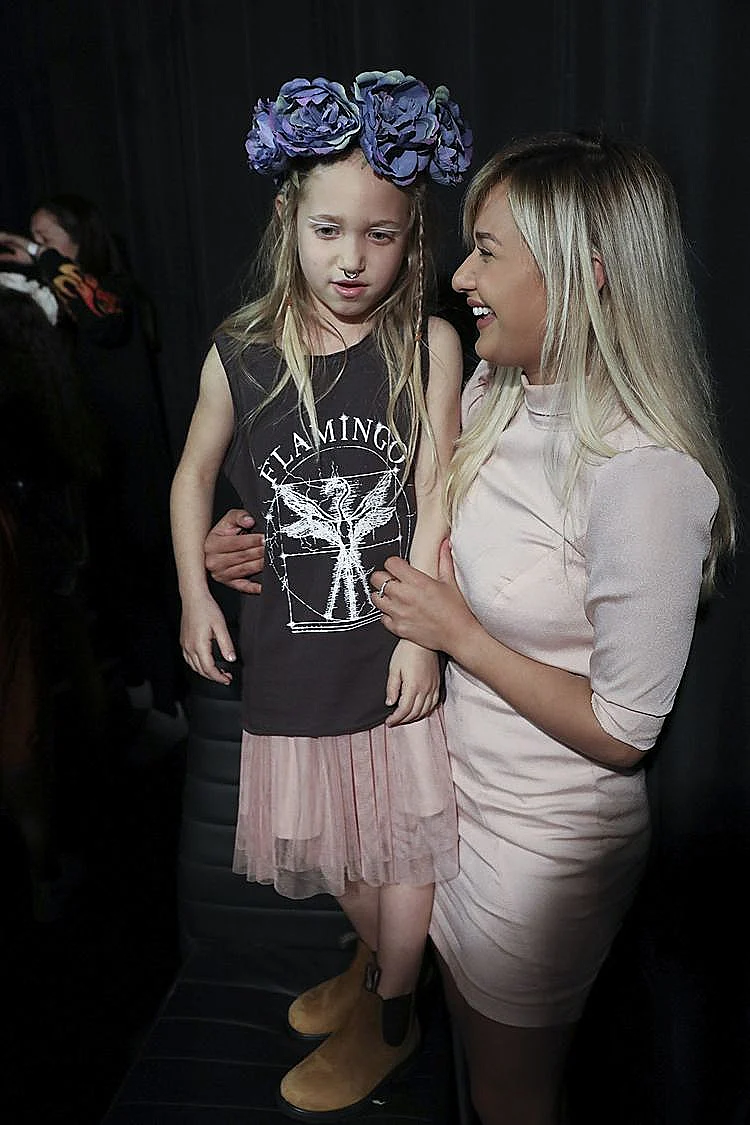 חושפת את האחות הקטנה. עדן ורותם בן זקן