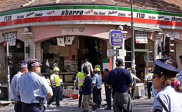 זירת הפיגוע בסבארו ב-2001