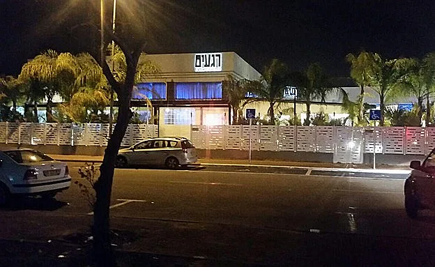 הכניסה לאולם האירועים לאחר האירוע