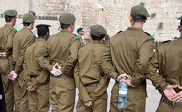 חיילים רבים נושרים משירות - ואף נכנסים לכלא