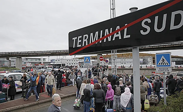 זירת האירוע בנמל התעופה אורל