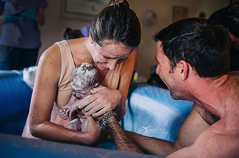 professional-birth-photography-competition-winners-labor-2017-8-58b02ba06c23f__880