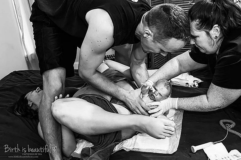 professional-birth-photography-competition-winners-labor-2017-20-58b02bbf4e32c__880