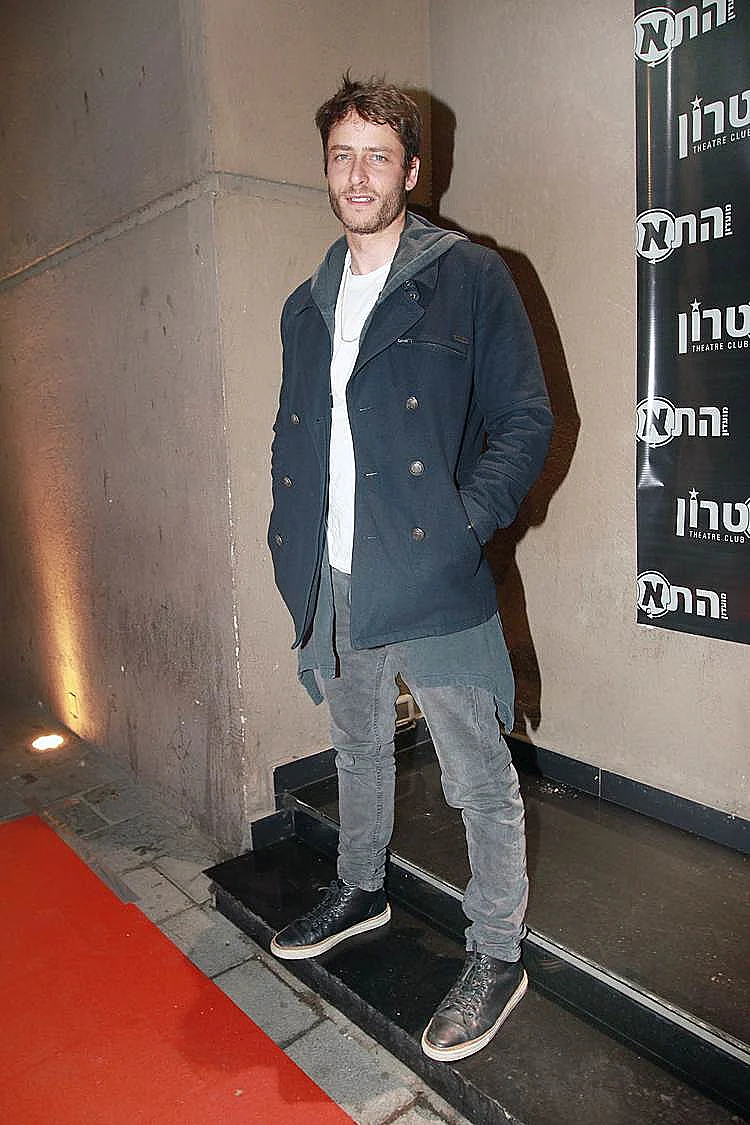 בקז'ואל. מיכאל אלוני