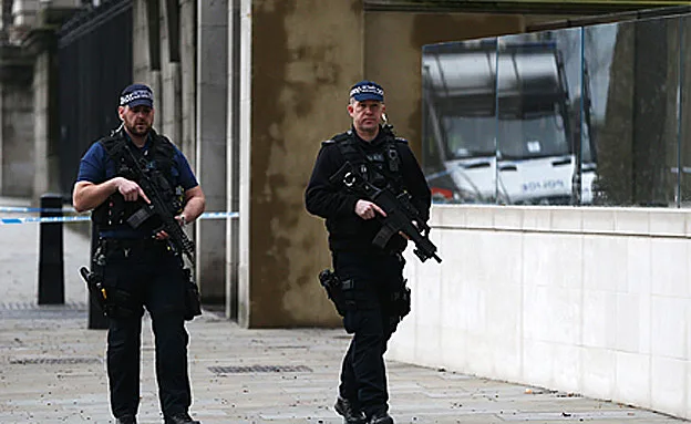 שוטרים ברחובות לונדון