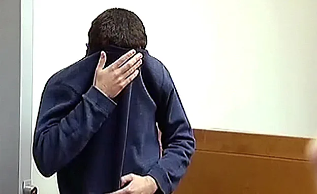 הצעיר החשוד בבית המשפט