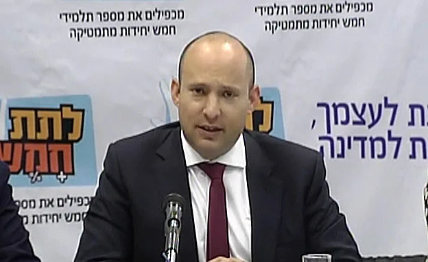 ''פוליטיקה של כיפופי ידיים''
