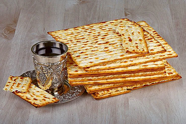 הוא עתיר קלוריות, רע לעיכול ובכלל, הוא באמת שריד להעדר תודעה תזונתית. המצה