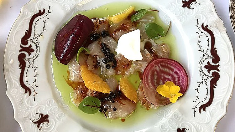 קרודו דג ים. מנה מושלמת, אפילו הרוטב לא נשאר