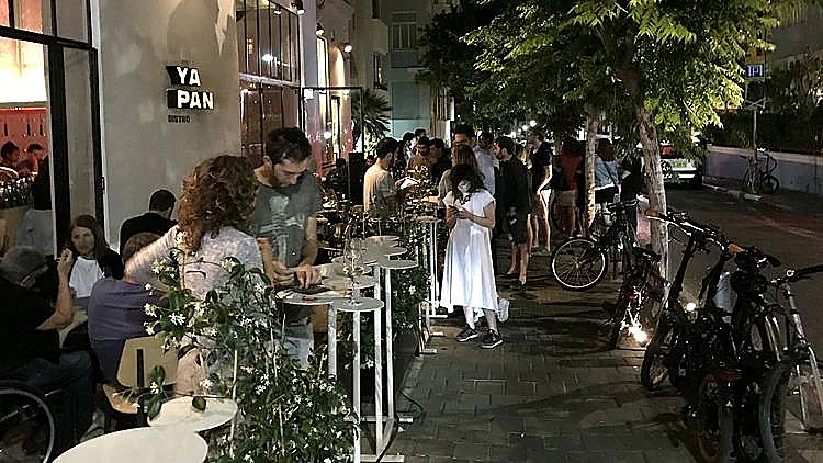 התור משתרך, תגיעו מוקדם