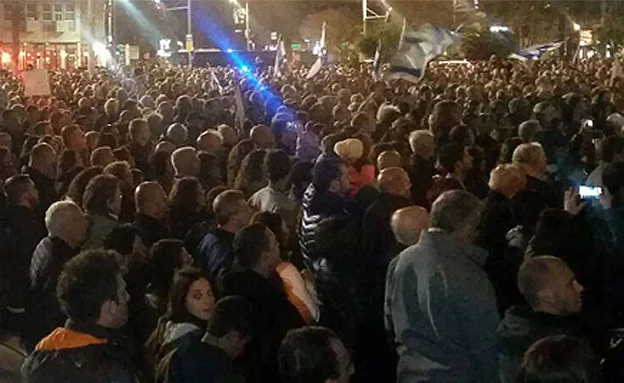 אלפים הגיעו לכיכר