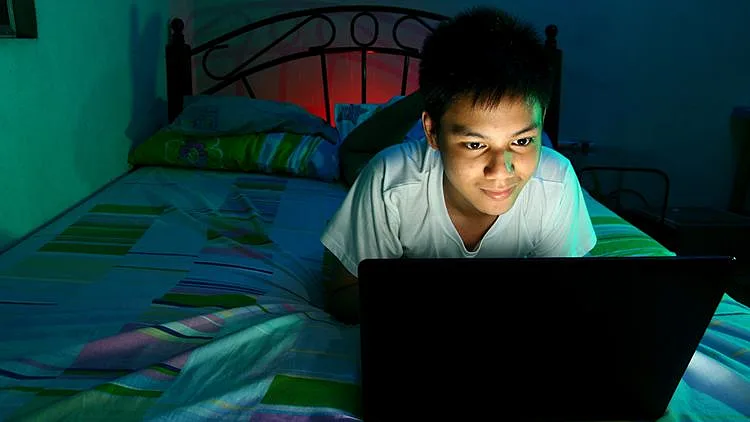 מתבגרים אוספים שברי מידע מחבריהם ומהאינטרנט, והוא ברובו שגוי