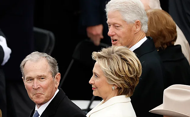 בני הזוג קלינטון והנשיא לשעבר בוש